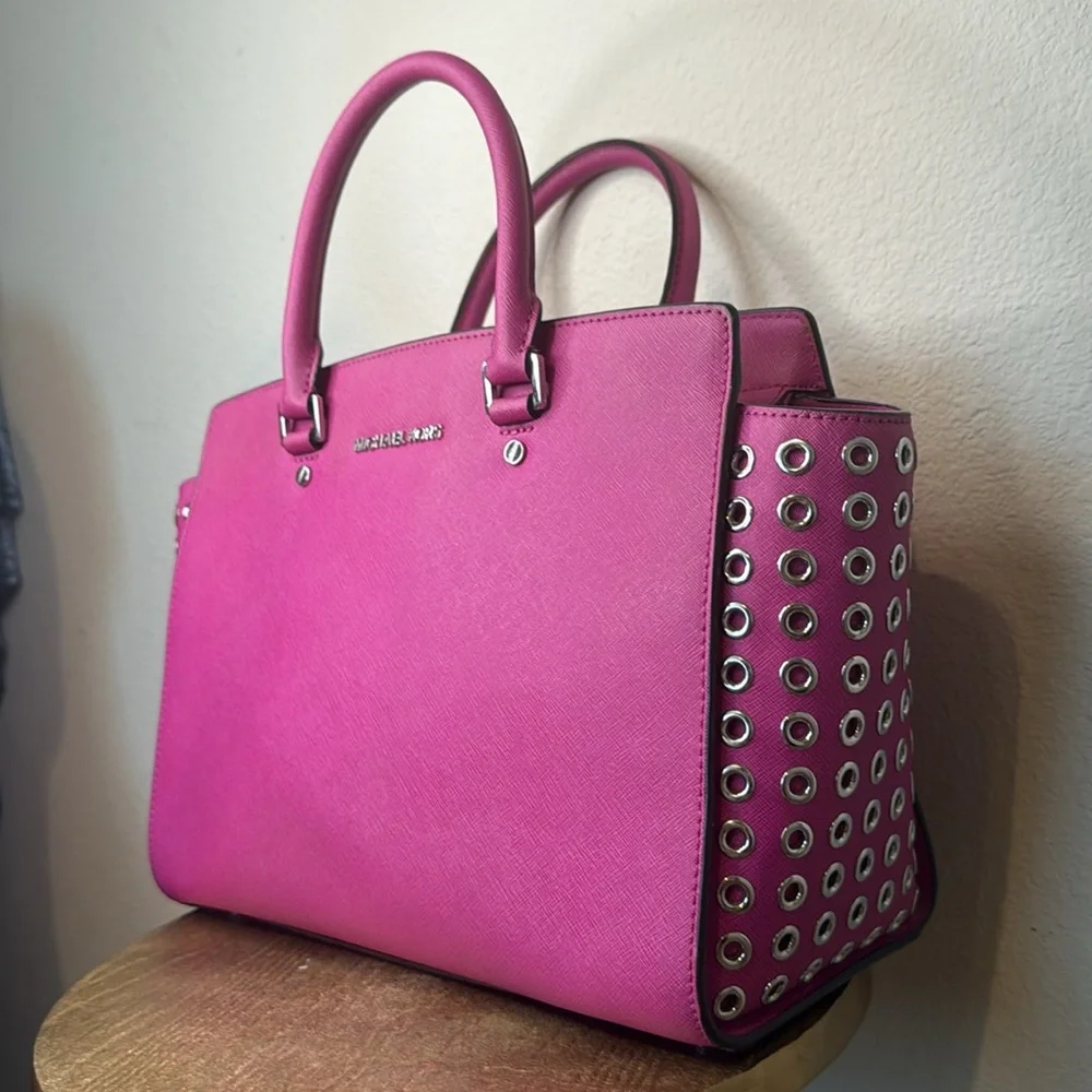 MICHAEL KORS SELMA Grommet
Saffiano Leather LG Satchel, Fuchsia pink, GUC - Picture 5 of 17
